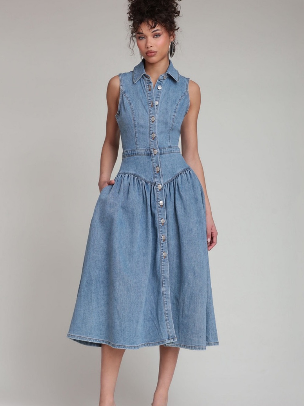 Avec Les Filles Sleeveless Button-Front Denim Midi Dress in Blue - Picture 9 of 12